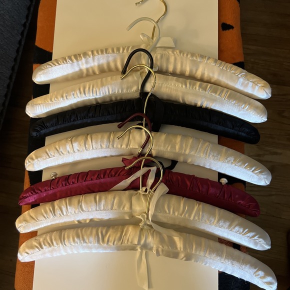 7 Cloth Padded Hangers Lot - Picture 1 of 1